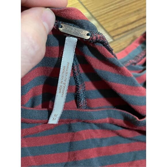 Free People Red Gray Leader Of The Pack Elbow Sleeve Tee Womens M soft stretchy - Picture 3 of 6